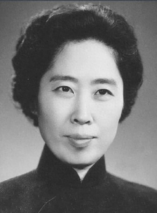 2004年毛、刘两家聚会，王光美说出一句话，李敏李讷顿时红了眼眶