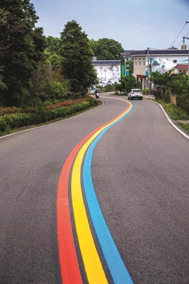 彩虹公路上红蓝色实线能压吗?