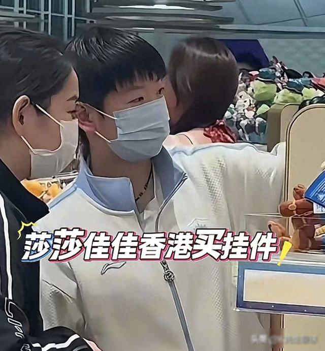 孙颖莎出征亚锦赛，体能师终于跟队，背后藏着什么秘密？