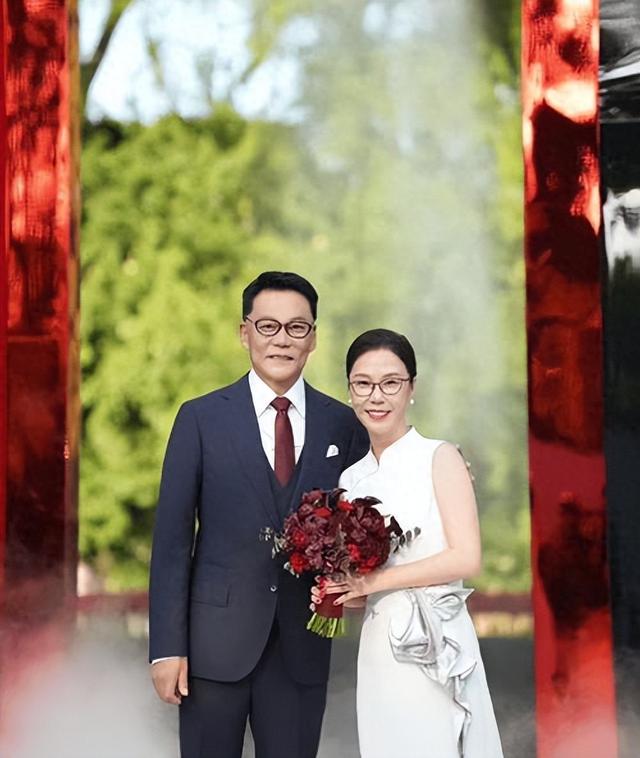 世上渣男千千万，最怕李国庆这一种，离婚两年俞渝彻底成了输家！