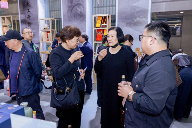 跨越古今的感官盛宴！进博会上浙江大秀人文与科技