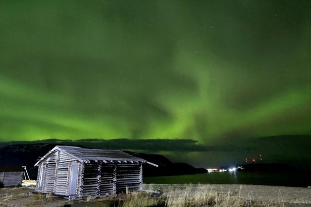 俄媒：中国游客涌入俄罗斯，将极光视为祥瑞，希望在极光下怀孕