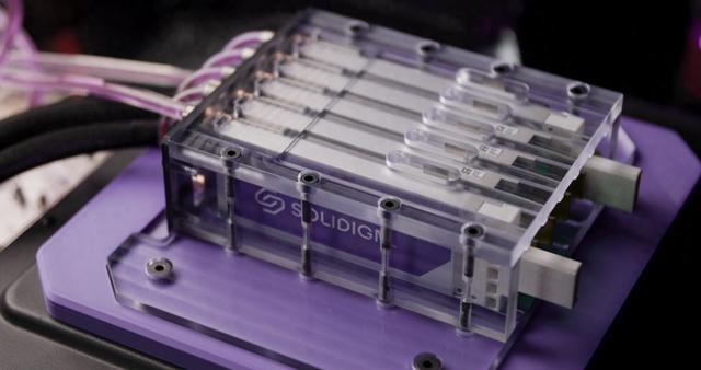 全球首款支持冷板液冷SSD，Solidigm推出E1.S版本D7-PS1010