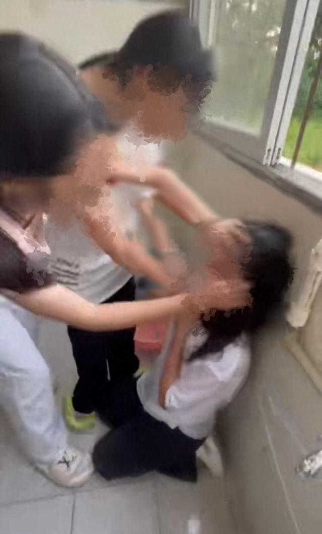 广西一中学女生遭多人霸凌 亲人辟谣：双方没和解，没有学校50万私了一事 已聘请律师