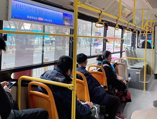 避开高峰时段，乘坐公交去漫游，我的退休盲盒之旅