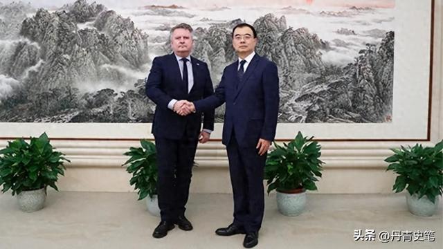 乌方访华回国后，泽连斯基通告全球	，恐要制裁中方，理由简直荒唐