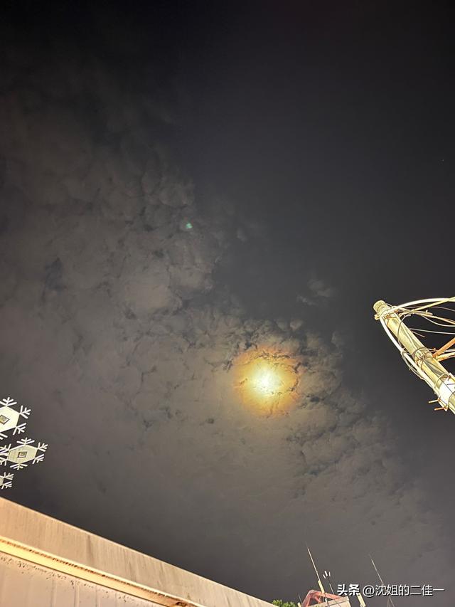 十一月的夜 很冷，烟火气息很浓