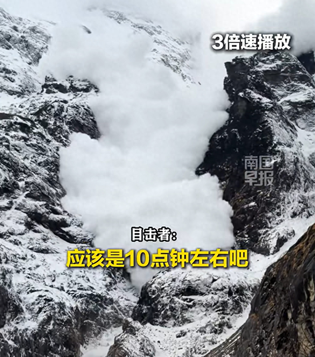 云南一景区发生雪崩，雪花飞溅到游客脸上！