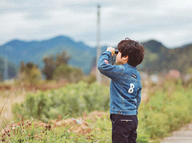 花了2万带娃旅游，不如楼下小水坑？孩子真正在乎的根本不是去哪
