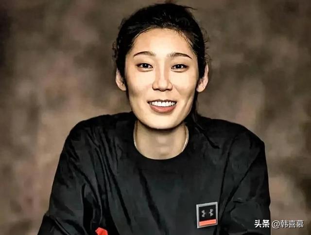 31岁朱婷回河南老家，豪车接送很低调，落选中国女排，她另有安排