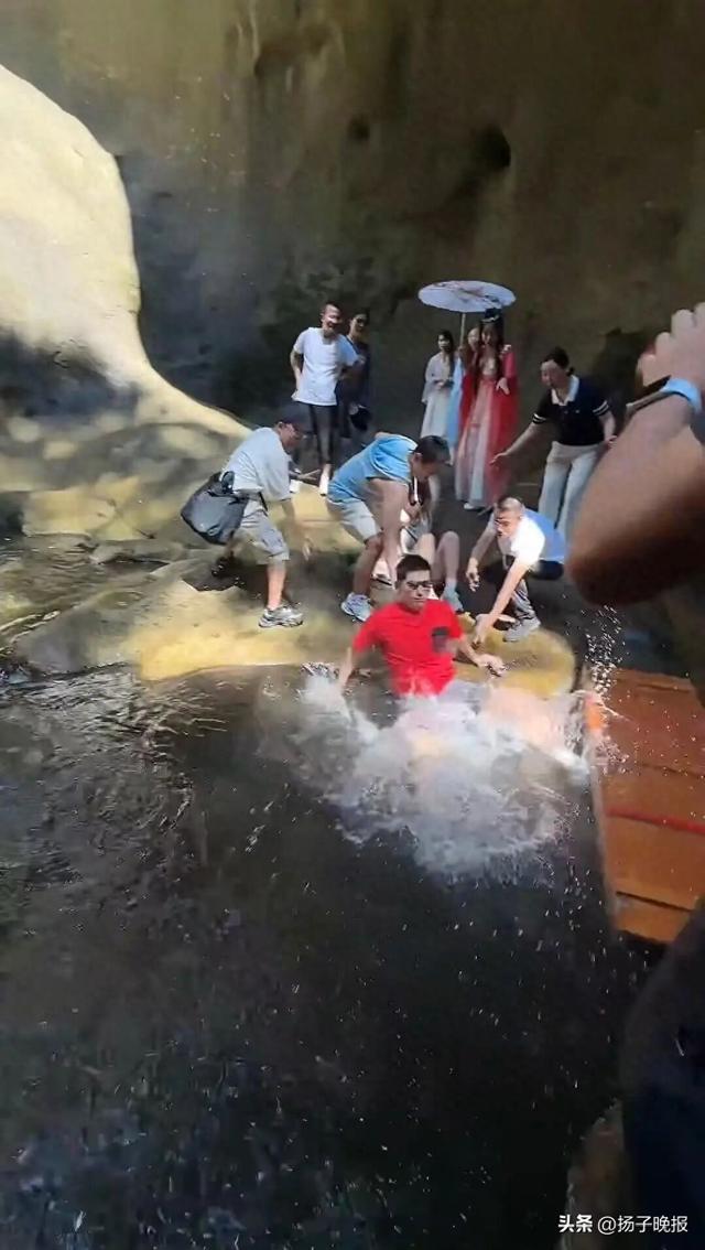 张继科景区落水后自曝：我是被人踹下去的