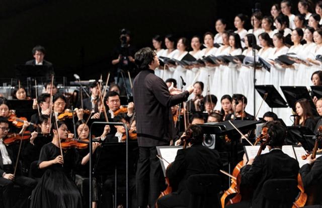 逃离“古镇样板间”：盐官潮乐之城开始“养”交响乐团了