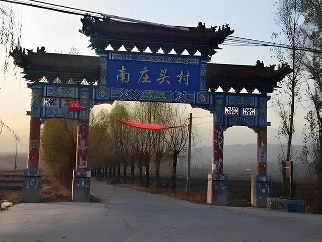 保定徐水砖厂工人在地里挖土，不料，一锹挖出万年前的“农家乐”