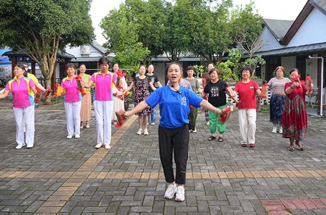 州文化馆开办“游客艺校” 让游客在山水间感受文化魅力