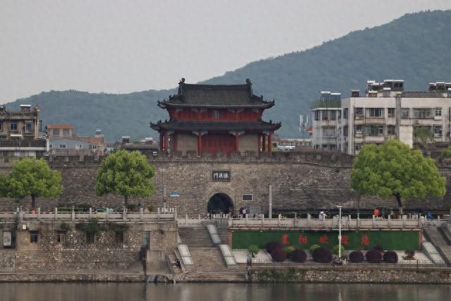 开通樊城米公祠与襄城北街夜间游轮摆渡航线的建议