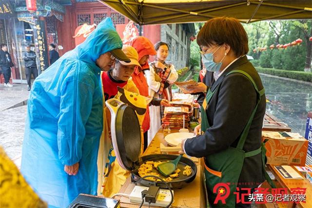 洪洞大槐树国庆热度不减：非遗互动+寻根打卡，雨中“回家”过佳节