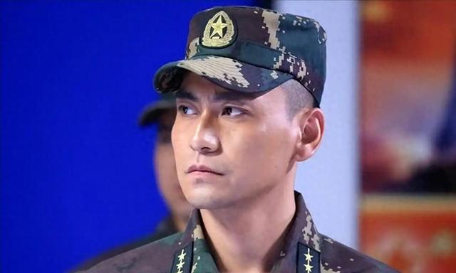 演员李飞接不到戏	，"落魄"到陪母亲摆摊卖鱼，背后的真相太现实