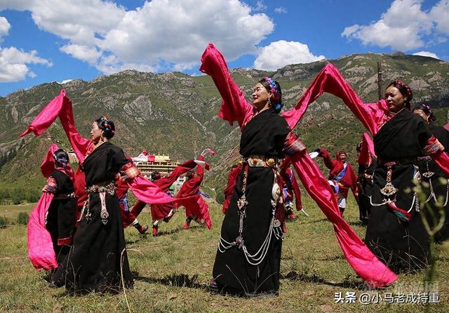 太阳已爬上山坡一首歌叫什么（为什么藏族人都能歌善舞）