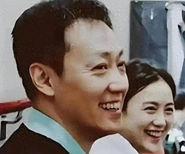 辛柏青丧妻刚满100天，离谱的事就发生了，被撮合娶马伊琍引争议