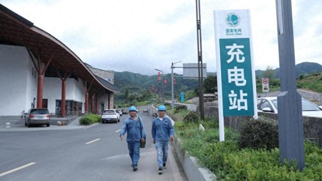 安徽绩溪县：绿电畅游 赏古镇新韵