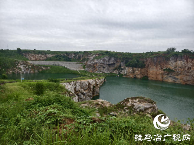 驿城区香山天坑：独特地质景观成游客热门打卡地