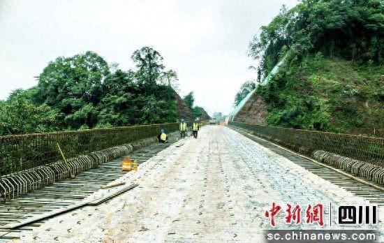 洪雅：打通“快旅慢游”通道 打造交旅新标杆