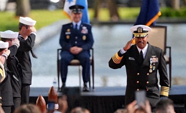 中俄上场，马杜罗援手全部到位，还没打委内瑞拉，美司令先脱军装