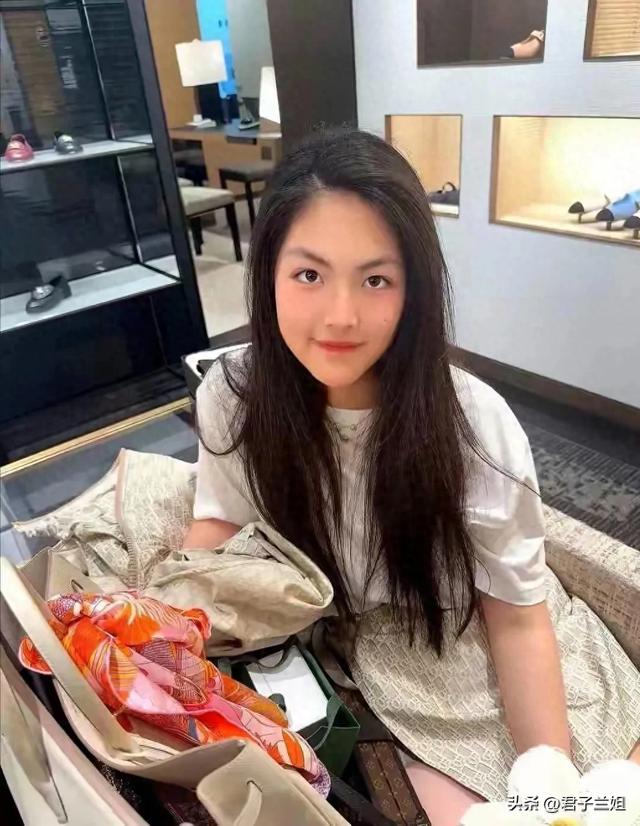 李湘在平台晒自家北京小院，大到让网友以为是景区，真的太有钱了