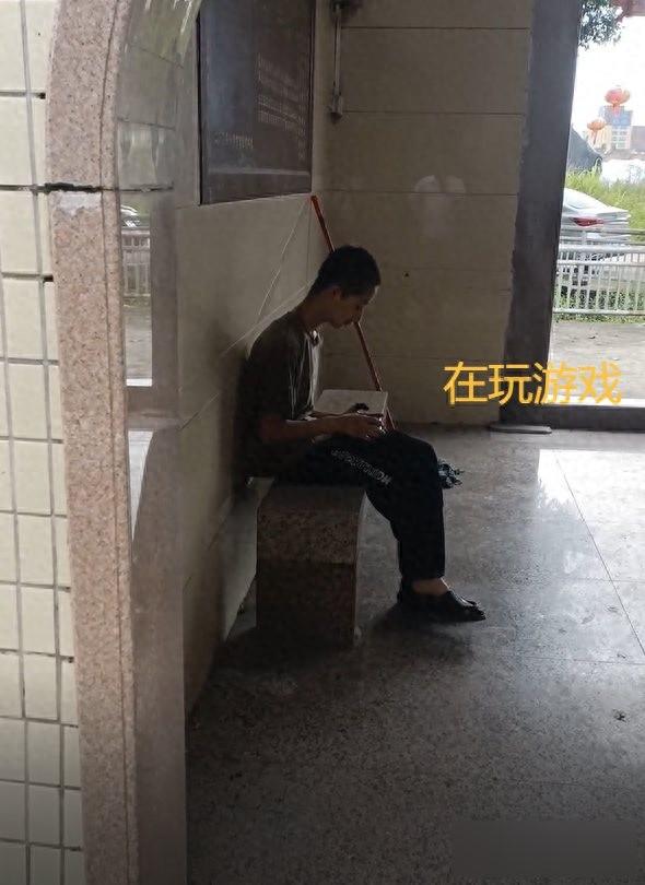 他已经废了！广东一男孩沉迷游戏辍学2年，父亲：已经放弃他了