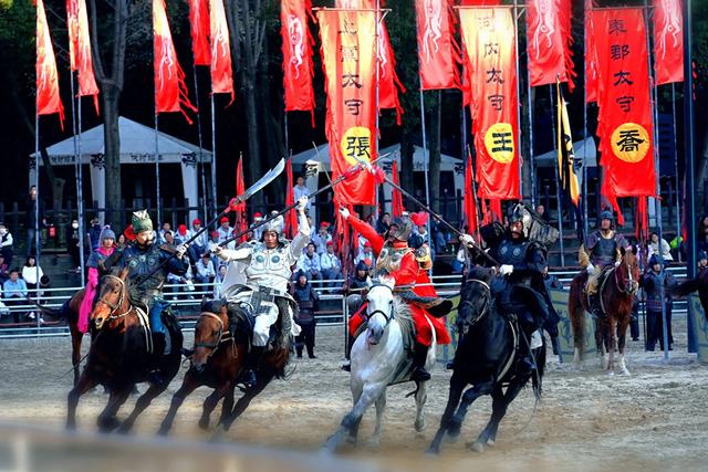 战马嘶风处：三英战吕布的三十年武魂