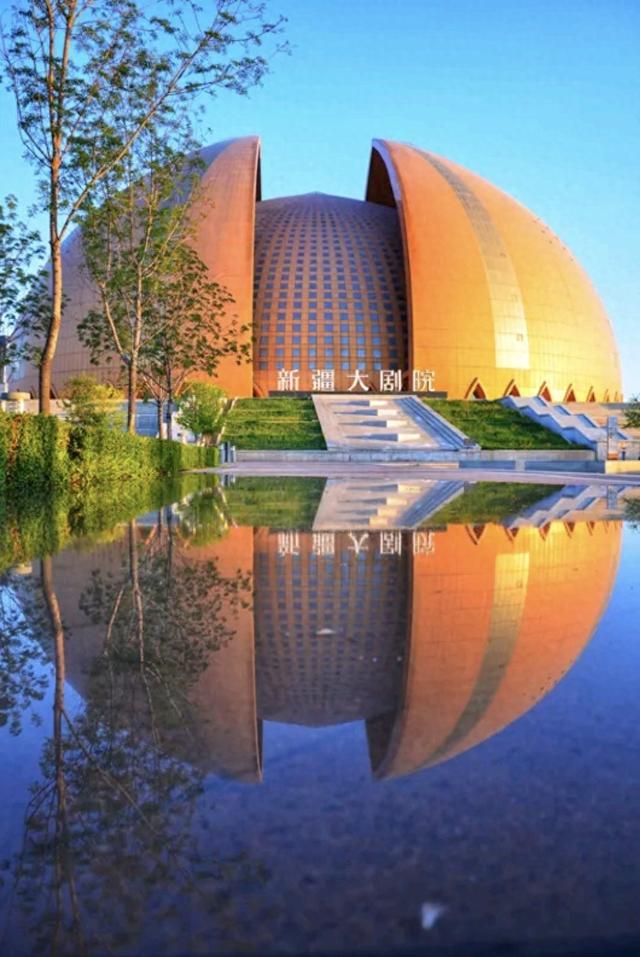 看看这个大号（皮芽子）一一新疆大剧院