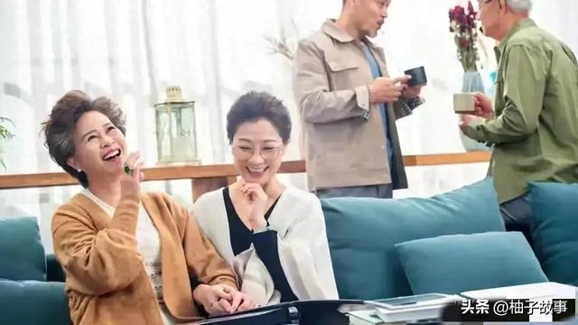 13岁儿子和母亲睡一个被窝，半夜母亲突然吓醒，儿大几岁要避母