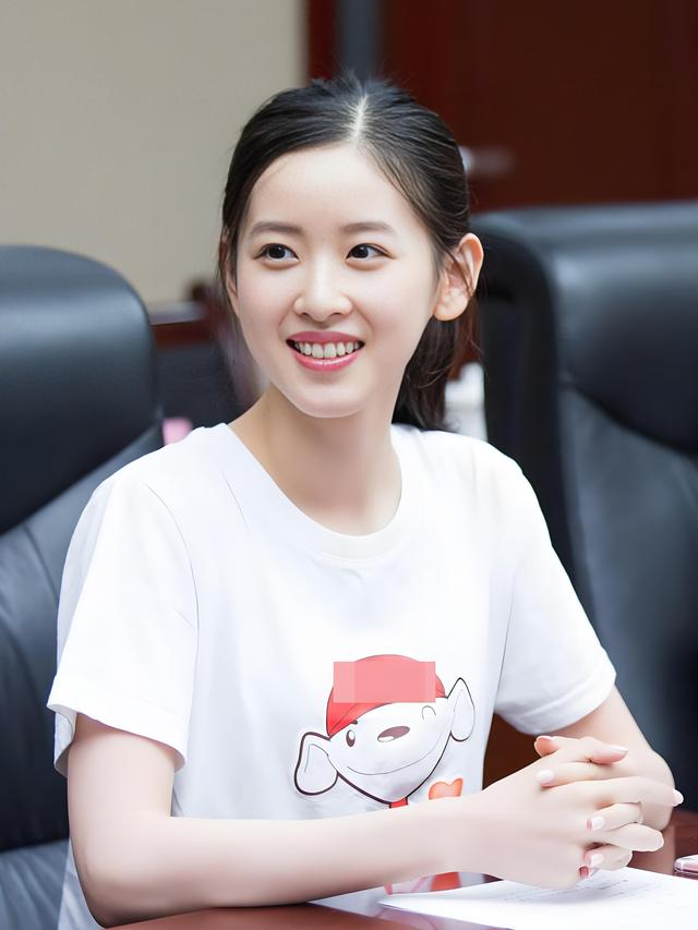 不装了！婚变传闻仅10天，31岁章泽天高调官宣喜讯，终于等到这天