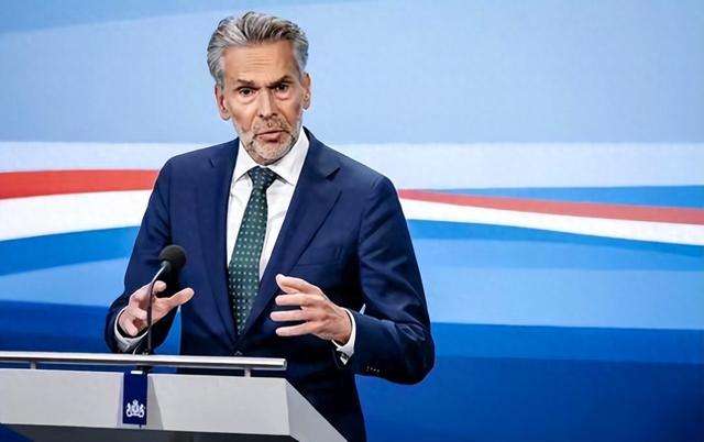 压力山大！过度封锁不可取，美媒：EUV光刻机变得不那么重要了