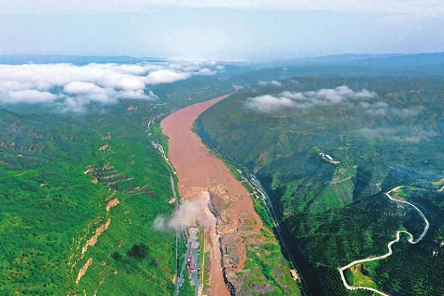黄河壶口段呈现云海景观