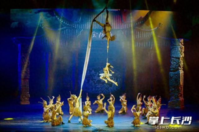 张家界文旅名片再发力 ，《魅力湘西》暑期开启一日三演