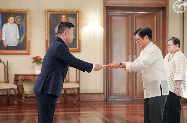 中国终于派出新大使，马科斯前所未有的热情，希望中方答应一件事