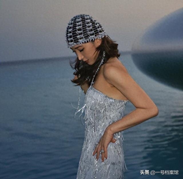 和陈赫离婚10年后，晒出情侣泳装照的许婧，没给前夫留一点体面