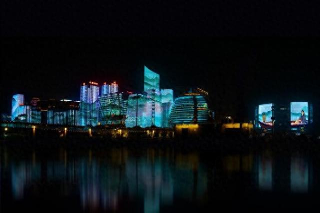 “冬”主题灯光秀邂逅杭城冬韵