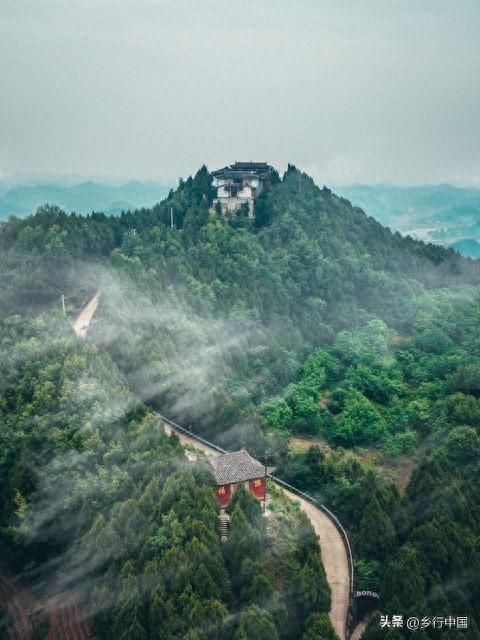 凤凰山：川北群峰间的历史褶皱，藏着张献忠的生死与秘宝传说