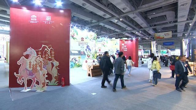 市民游客畅游文博会场馆 E馆F馆多元文化展魅力