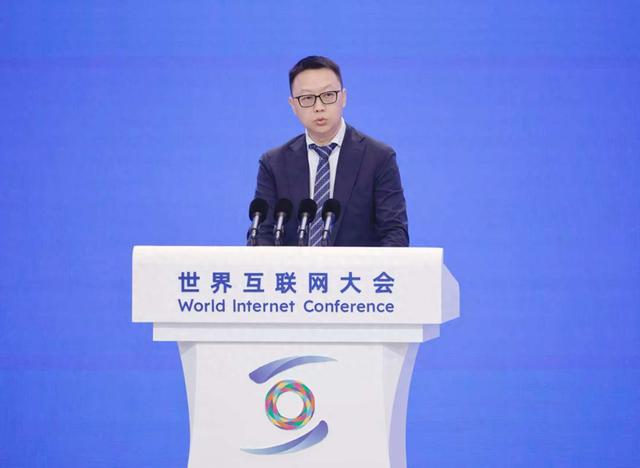 吴泳铭：AI“超越人”还需很长时间，阿里正打造超级AI云｜2025世界互联网大会