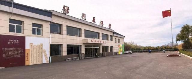 抱一抱就当作从没在一起什么歌（这是一所全国唯一的学校）