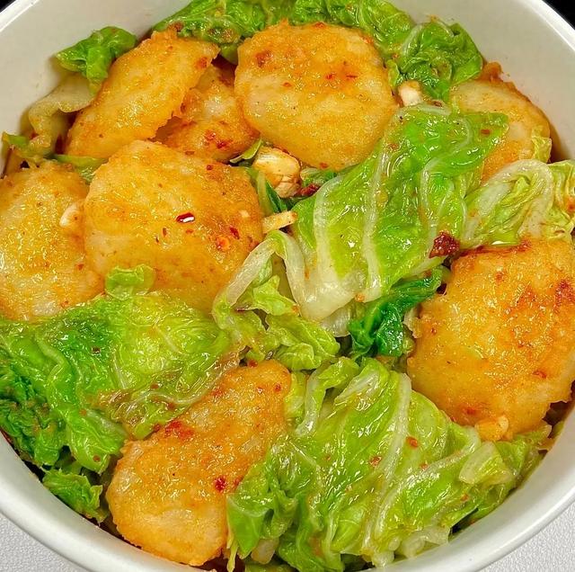 土豆烧白菜怎么做（土豆炒白菜一口锅铲翻出的童年味道）