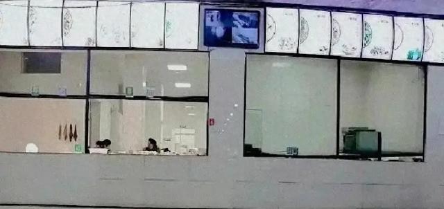 北京的命令已下	，在2027年底前，所有中小学全部转为自营食堂