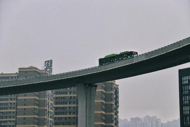 我是台湾人，刚从重庆回来，实在忍不住想说：重庆给我的 6 点印象