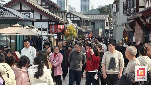 老街“盐味”新 添彩中国年