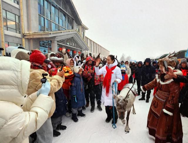 “冰雪+温泉”盛装迎客 浪漫经济焕发新活力