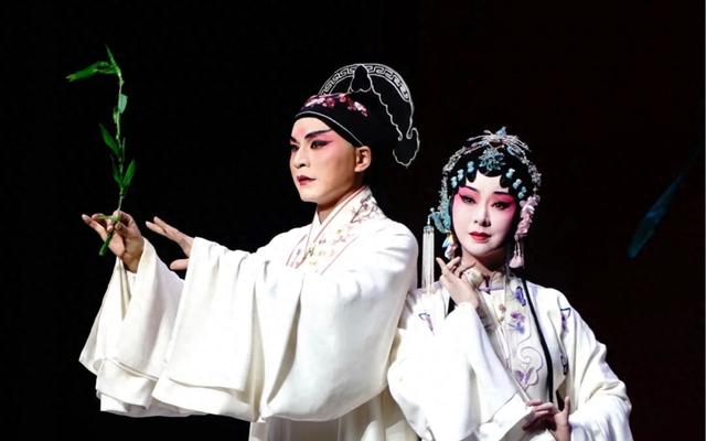 “约饭不如约戏”，留住年轻人更需“好戏连台” | 新京报快评