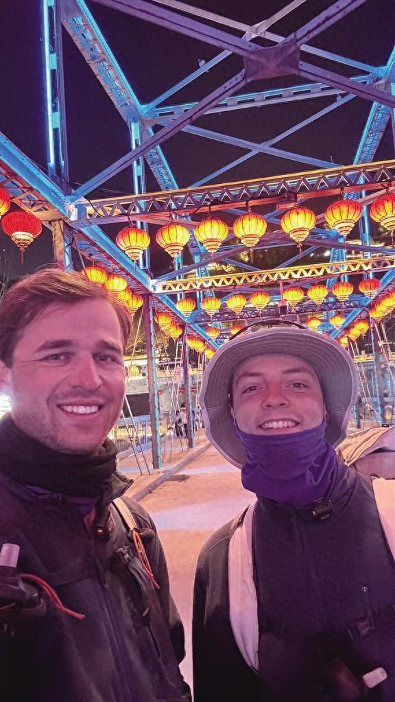 耗时447天穿越16国 万里徒步感知中国 法国俩小伙在兰州感受金城味道